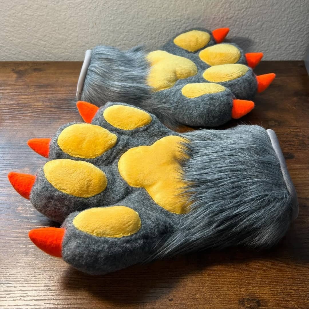 Fursuit hand paws Fursuit hand paws