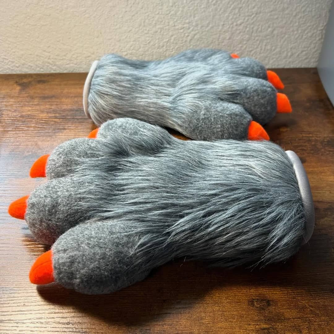 Fursuit hand paws Fursuit hand paws